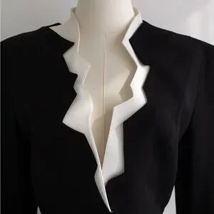 【関税込み】Mugler ホワイト Signature テーラードジャケット Precious掲載】ファインウールストレッチ テーラードジャケット